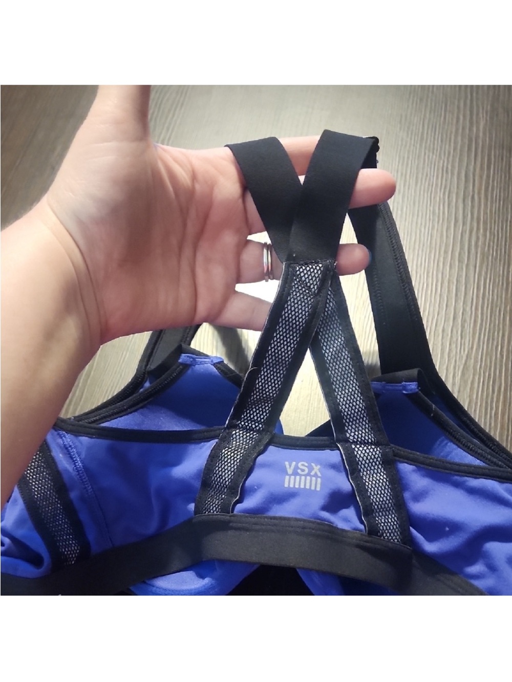 Victoria's Secret Knockout front-close sports bra blue and black Size 32D - Picture 4 of 6